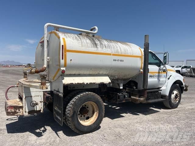 Ford F-750 水罐车
