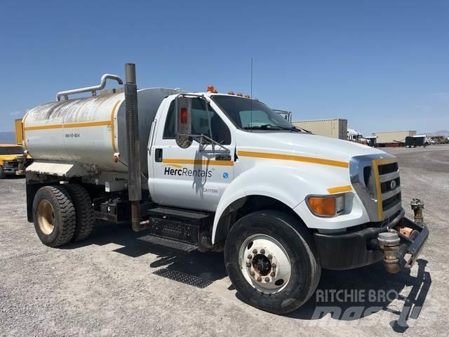 Ford F-750 水罐车