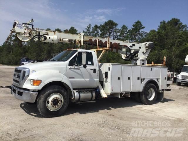 Ford F-750 钻机车