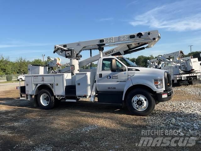 Ford F-750 车载式高空作业车