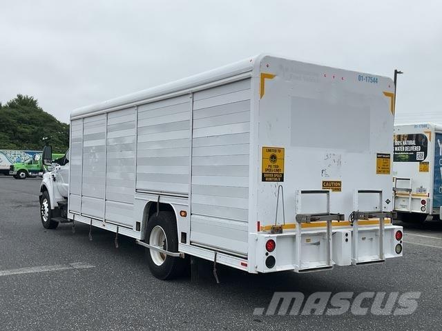 Ford F-750 饮料运输车