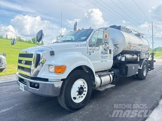 Ford F-750 混凝土搅拌车