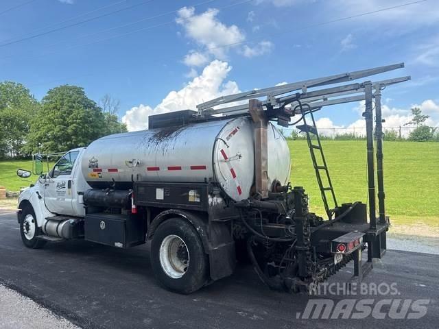 Ford F-750 混凝土搅拌车