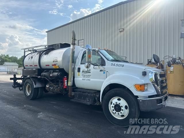 Ford F-750 混凝土搅拌车