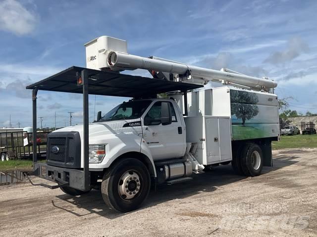 Ford F-750 车载式高空作业车