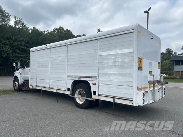 Ford F-750 饮料运输车