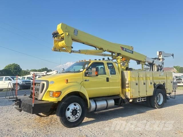 Ford F-750 车载式高空作业车