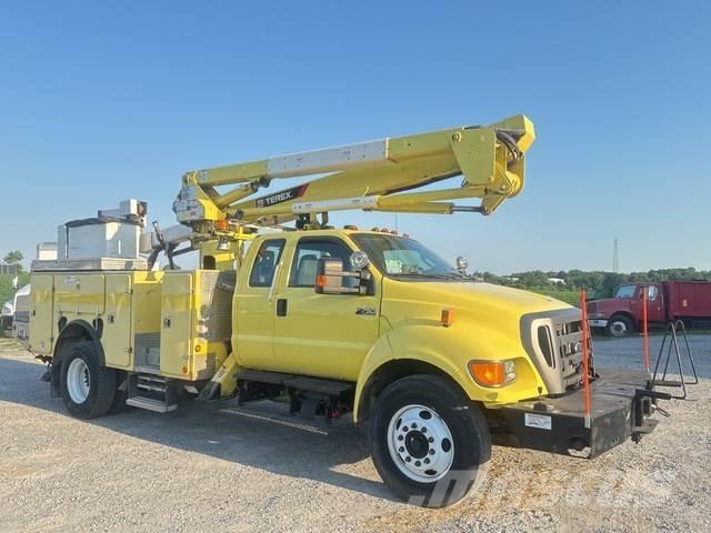 Ford F-750 车载式高空作业车