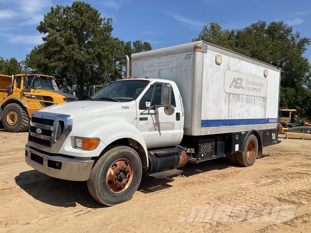Ford F-750 油罐车
