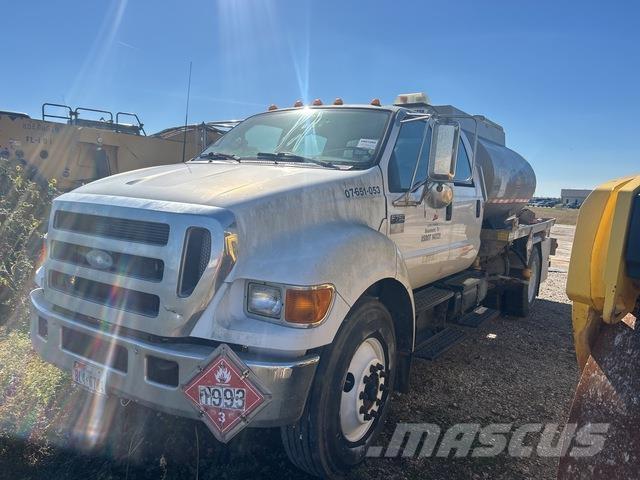 Ford F-750 油罐车
