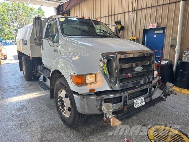 Ford F-750 水罐车
