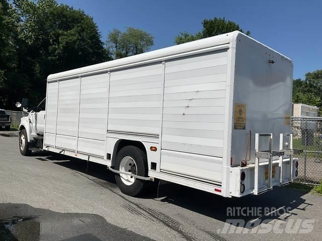 Ford F-750 饮料运输车