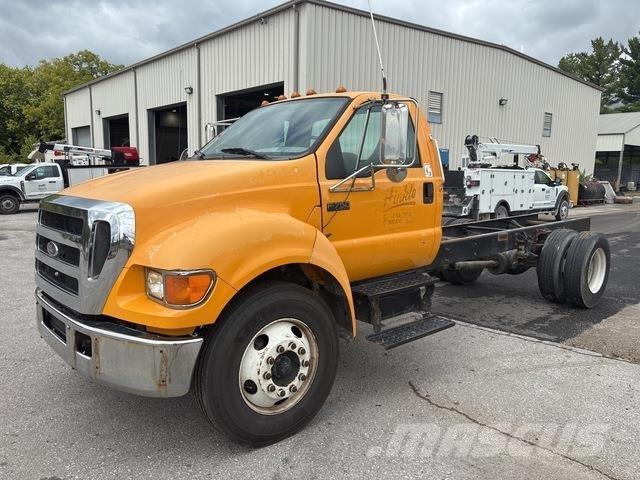 Ford F-750 驾驶室与内部