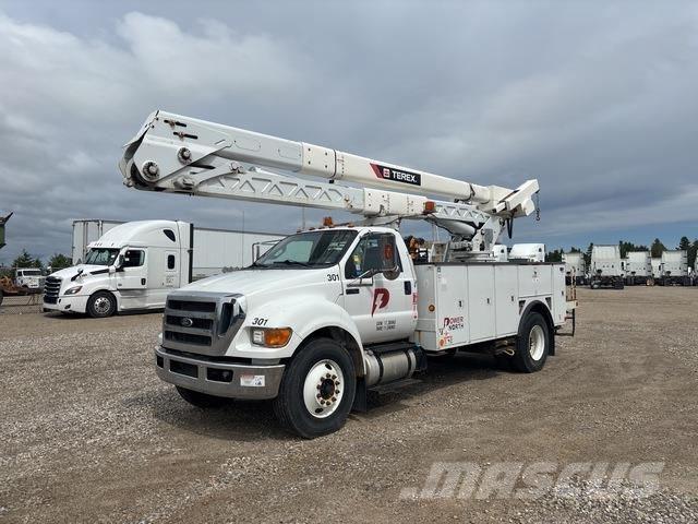 Ford F-750 车载式高空作业车
