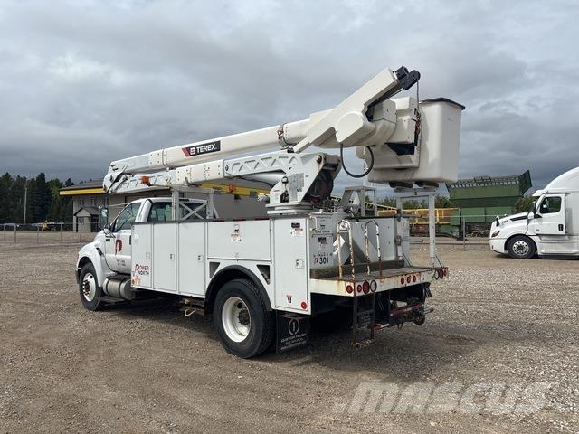 Ford F-750 车载式高空作业车