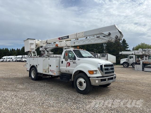 Ford F-750 车载式高空作业车