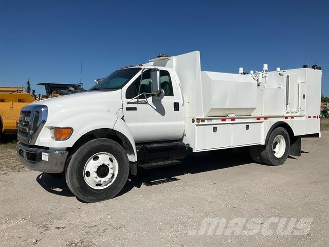 Ford F-750 油罐车