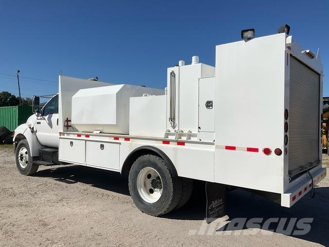 Ford F-750 油罐车