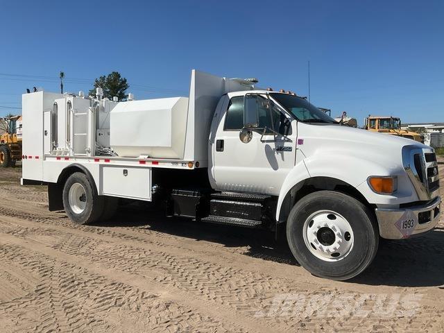 Ford F-750 油罐车