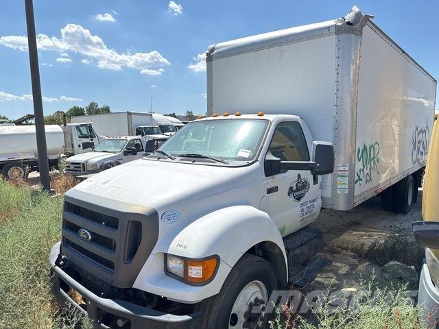 Ford F-750 厢式货车
