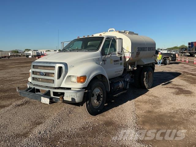 Ford F-750 水罐车