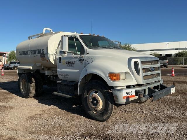 Ford F-750 水罐车