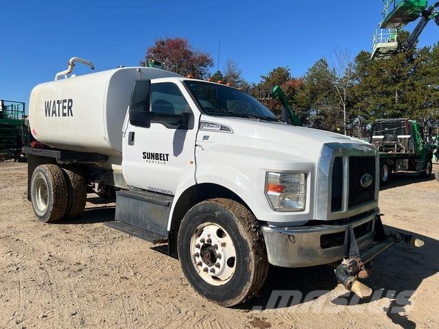 Ford F-750 水罐车