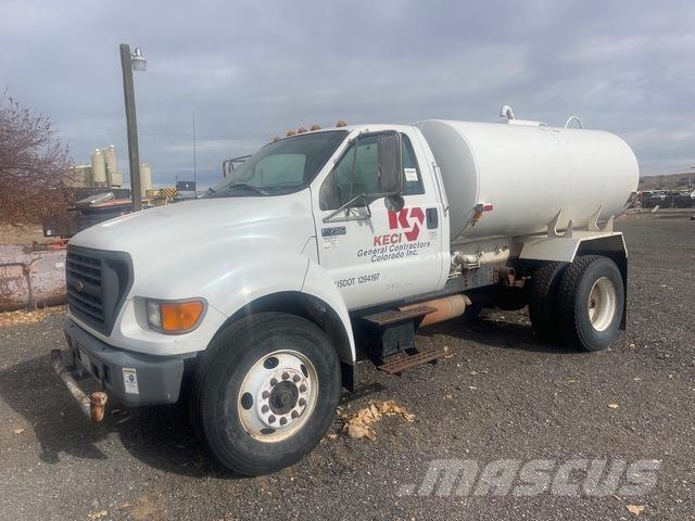 Ford F-750 水罐车