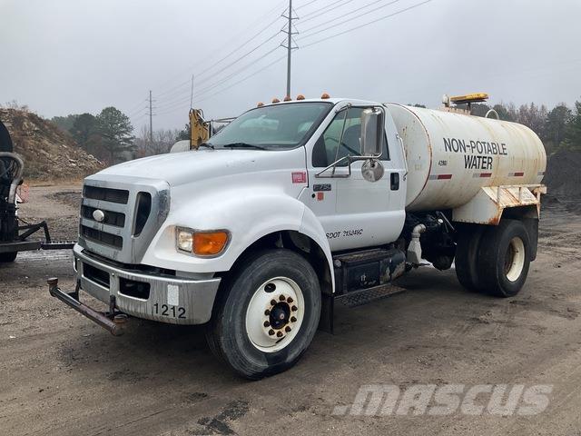 Ford F-750 水罐车