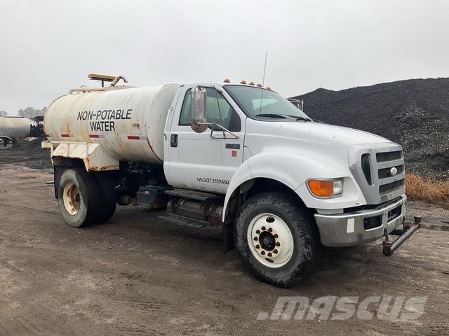 Ford F-750 水罐车