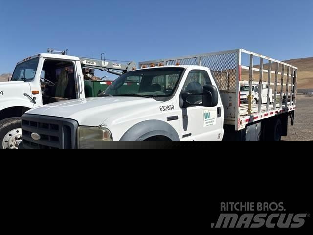 Ford F550 平板栏板货车