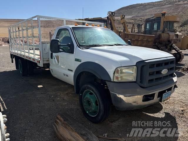 Ford F550 平板栏板货车