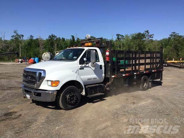 Ford F650 平板栏板货车
