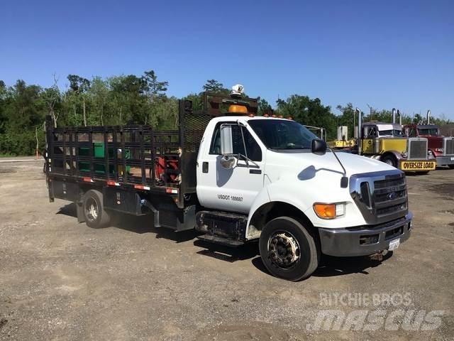 Ford F650 平板栏板货车