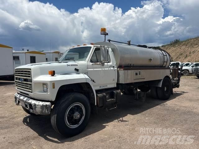 Ford F700 混凝土搅拌车