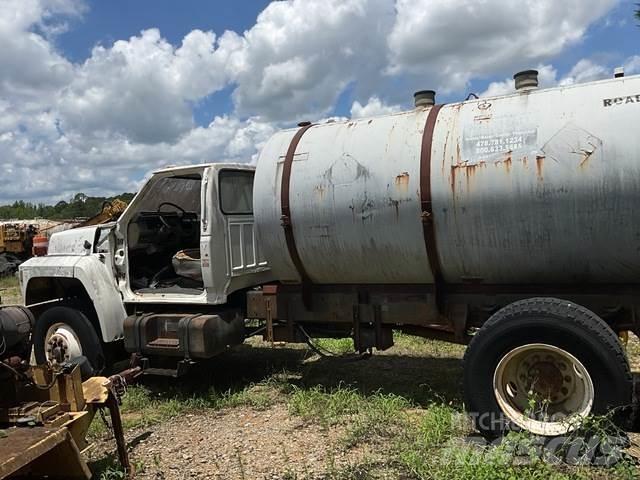 Ford F700 油罐车