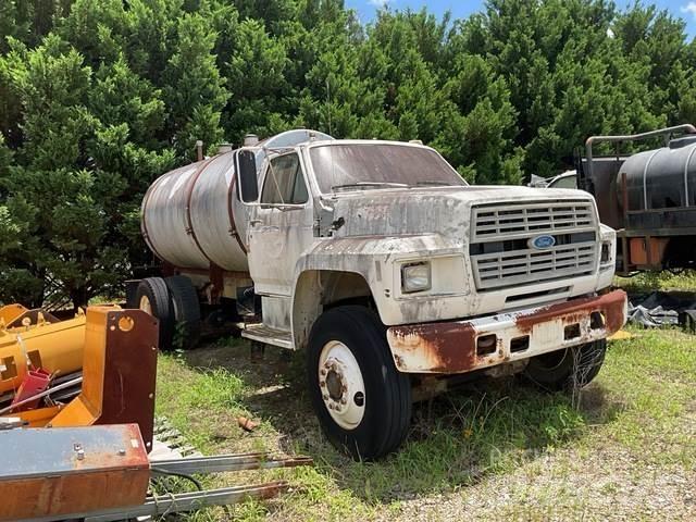 Ford F700 油罐车