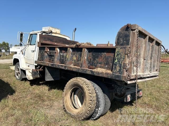 Ford F7000 自卸式货车