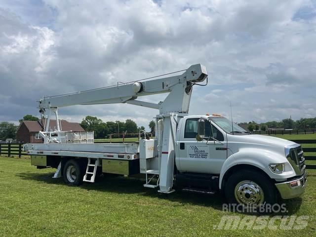 Ford F750 平板栏板货车