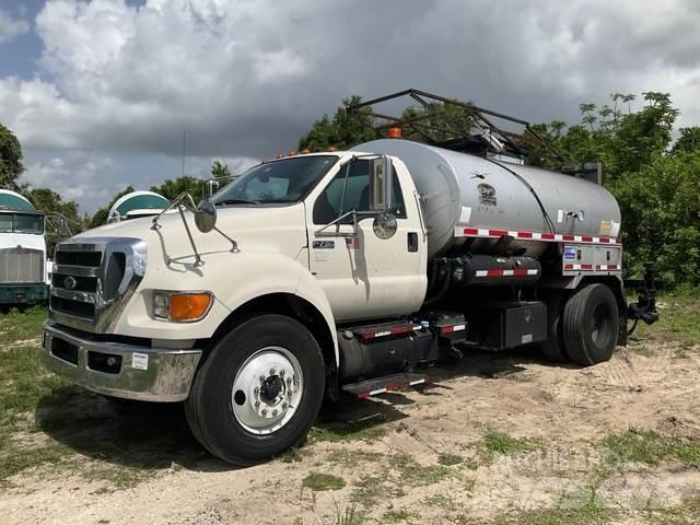 Ford F750 混凝土搅拌车