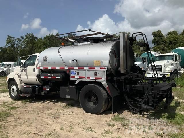 Ford F750 混凝土搅拌车