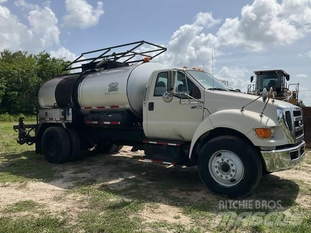 Ford F750 混凝土搅拌车