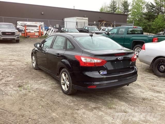 Ford Focus SE 汽车
