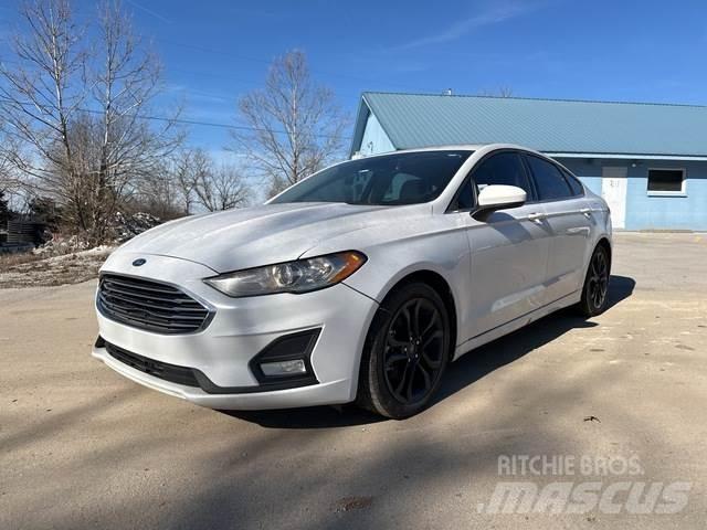 Ford Fusion 汽车