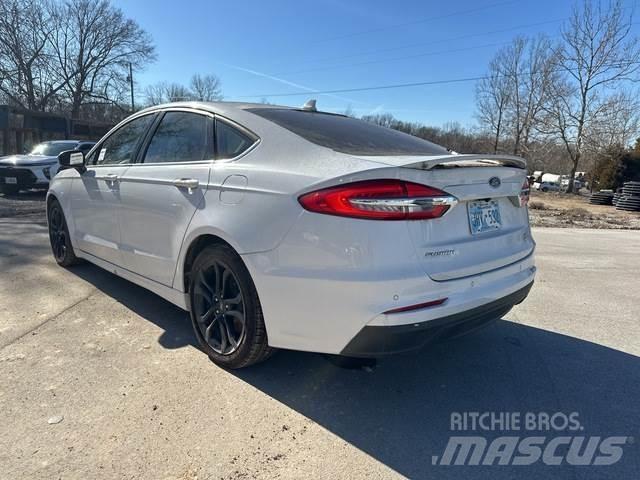 Ford Fusion 汽车