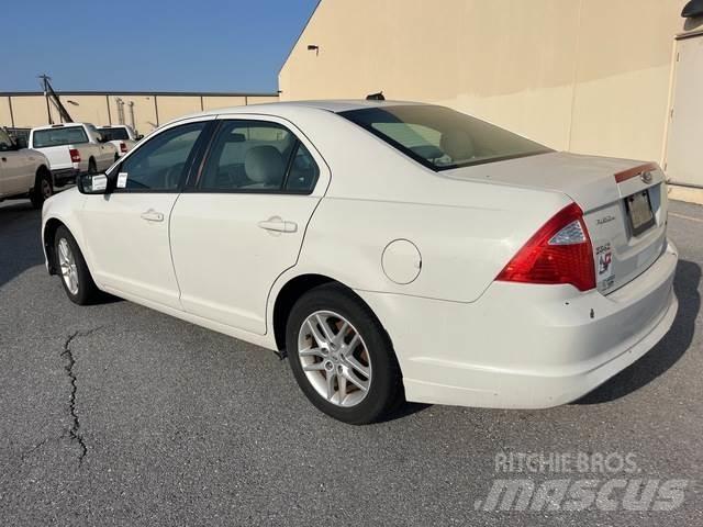Ford Fusion 汽车
