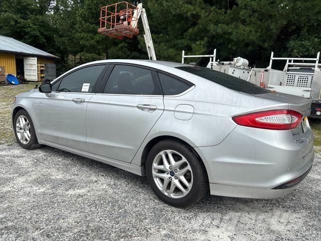 Ford Fusion 汽车