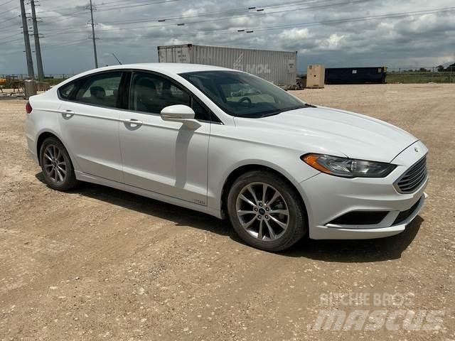 Ford Fusion SE 汽车