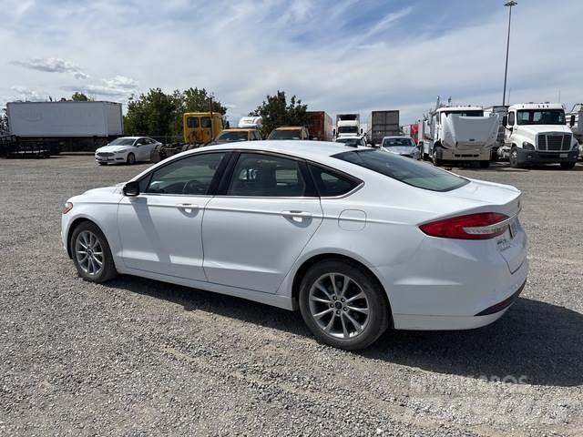 Ford Fusion SE 汽车