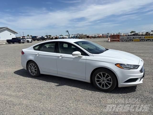 Ford Fusion SE 汽车